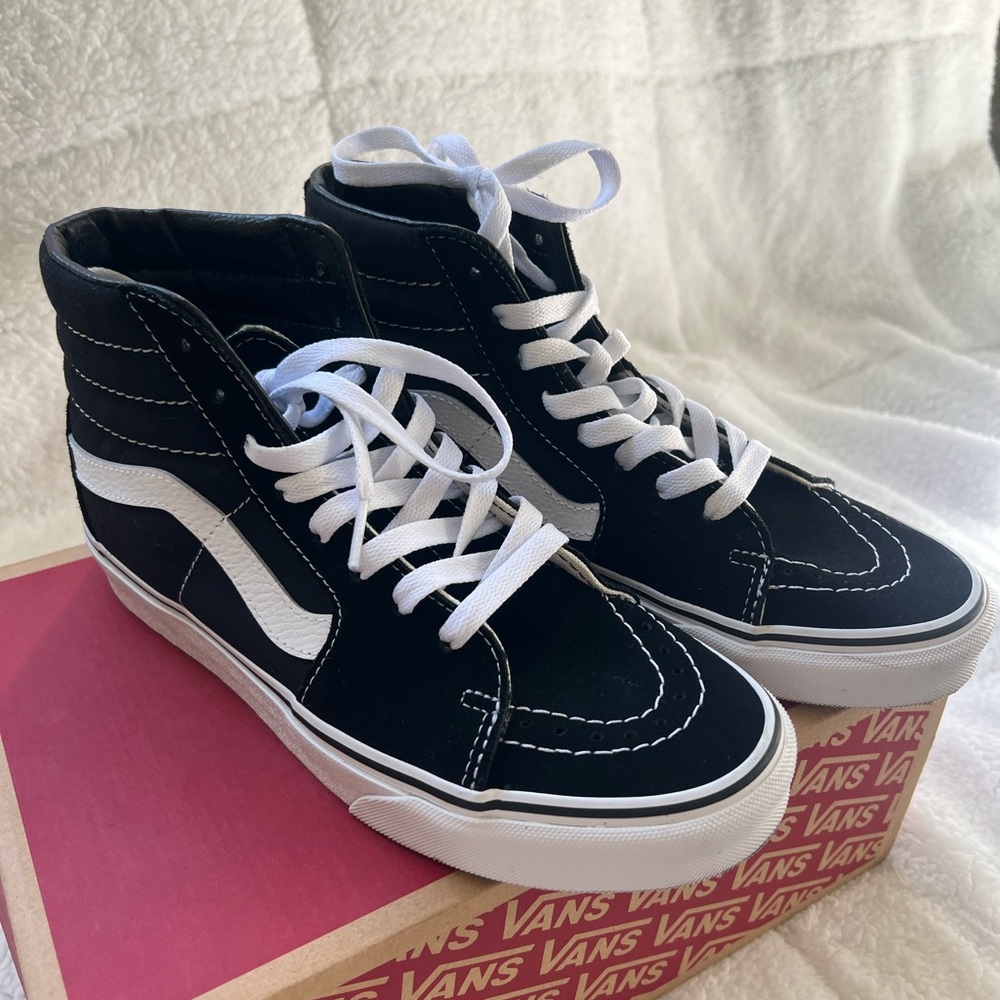 Vans Black and White Sneakers - Picture 4 of 15